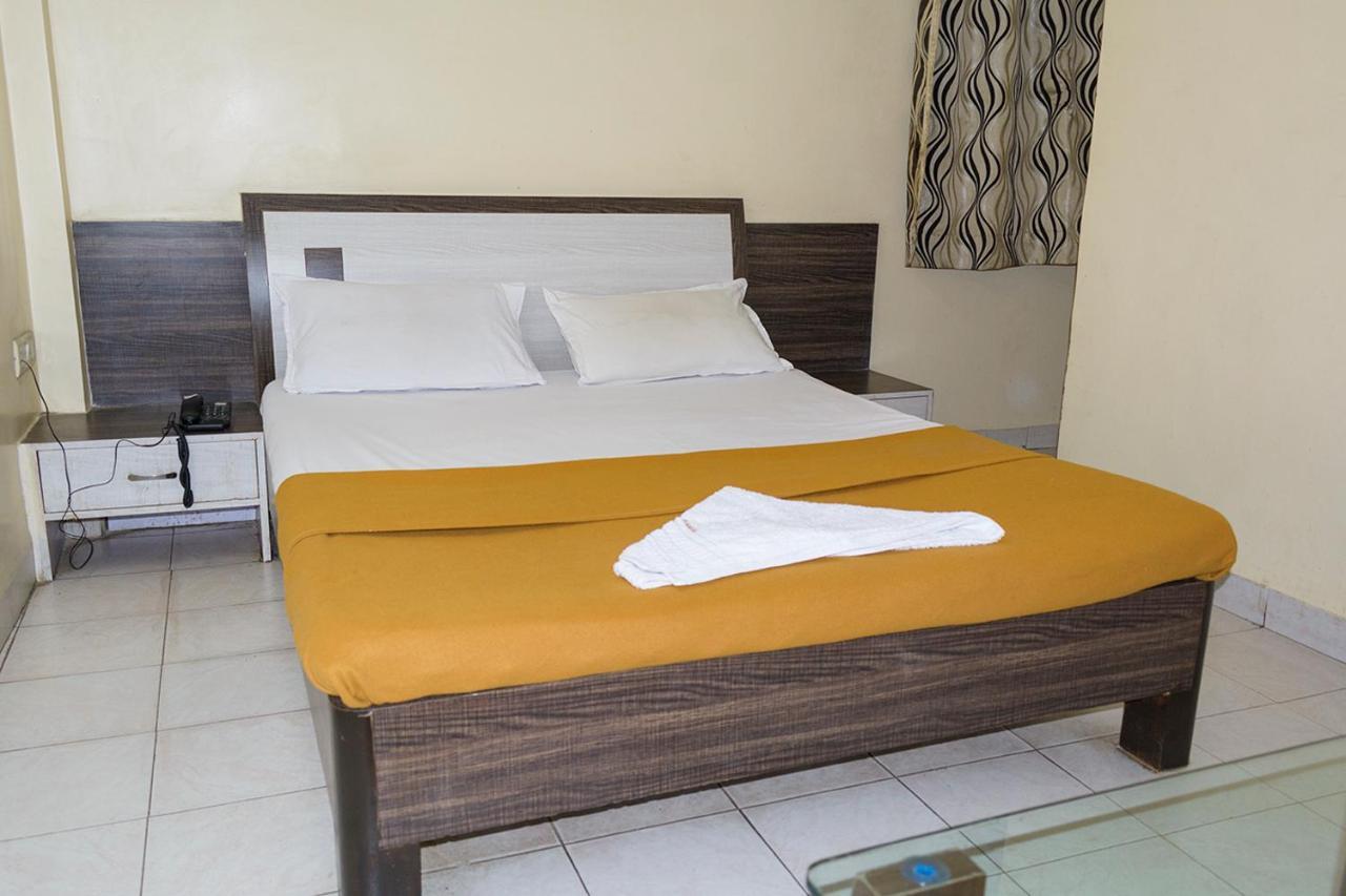 Hotel Mukesh Residency Pune Exteriör bild