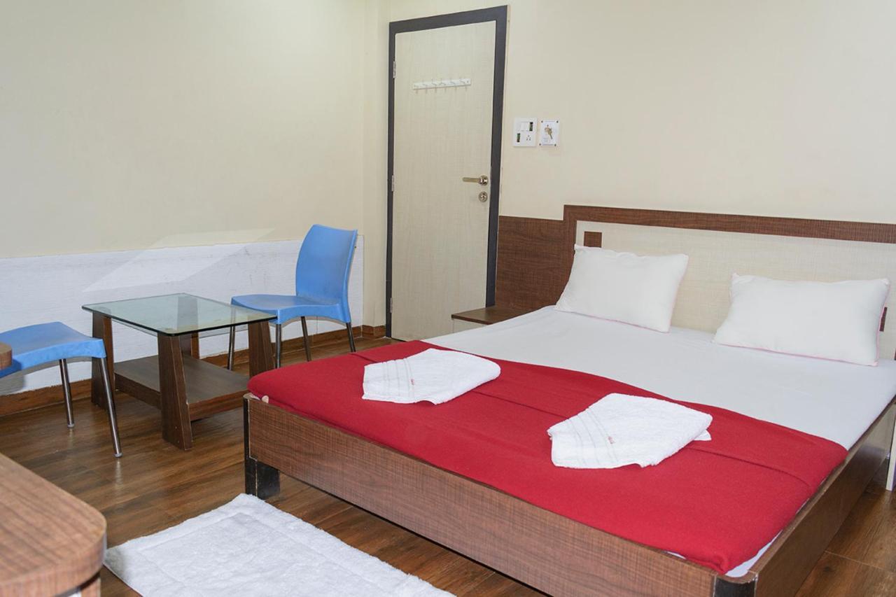 Hotel Mukesh Residency Pune Exteriör bild