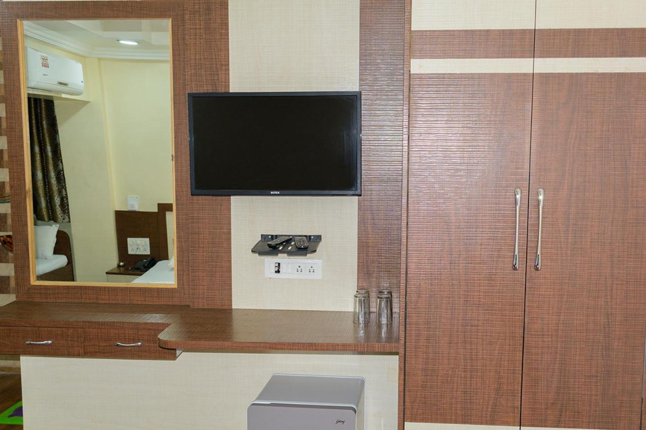 Hotel Mukesh Residency Pune Exteriör bild