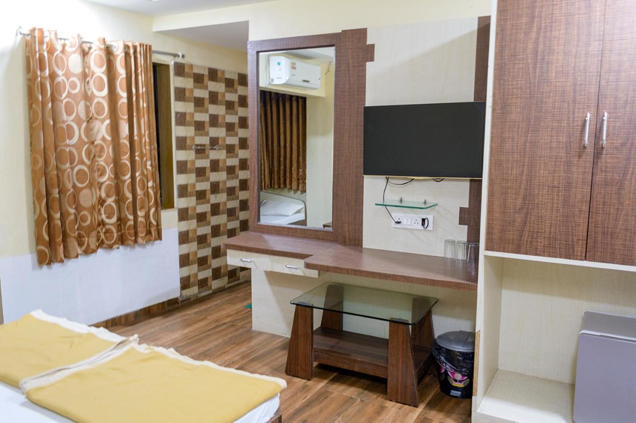 Hotel Mukesh Residency Pune Exteriör bild